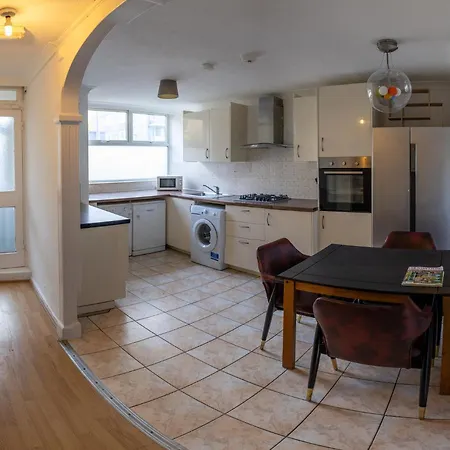 Вилла London - 4 Bed - Sleeps 8 - Garden - Pet Friendly Экстерьер фото