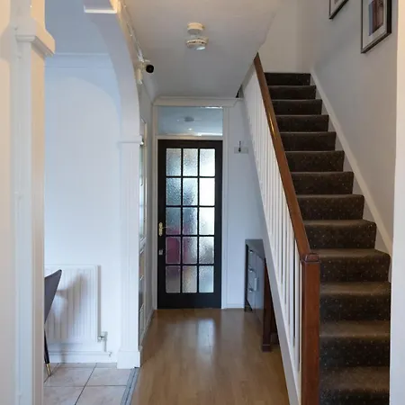 Вилла London - 4 Bed - Sleeps 8 - Garden - Pet Friendly Экстерьер фото