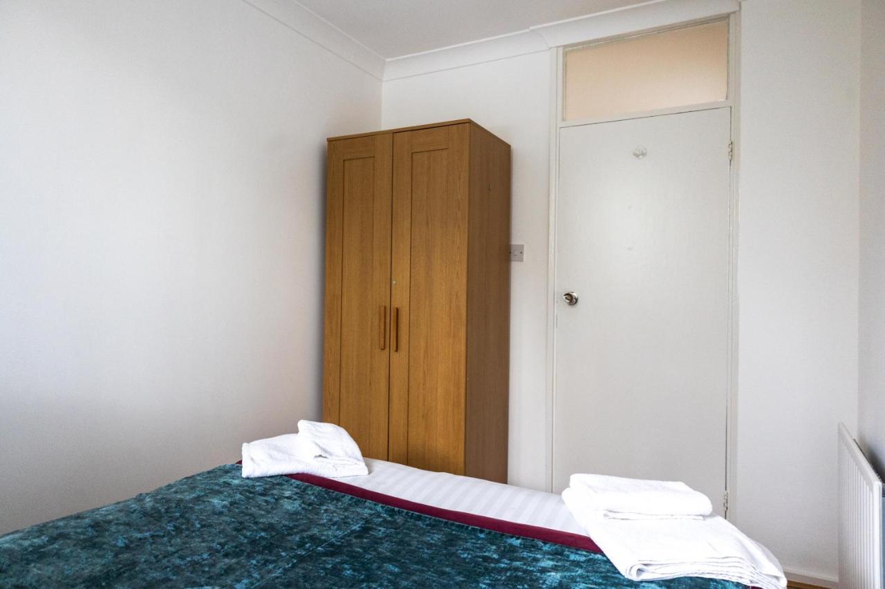 - 4 Bed - Sleeps 8 - Garden - Pet Friendly *