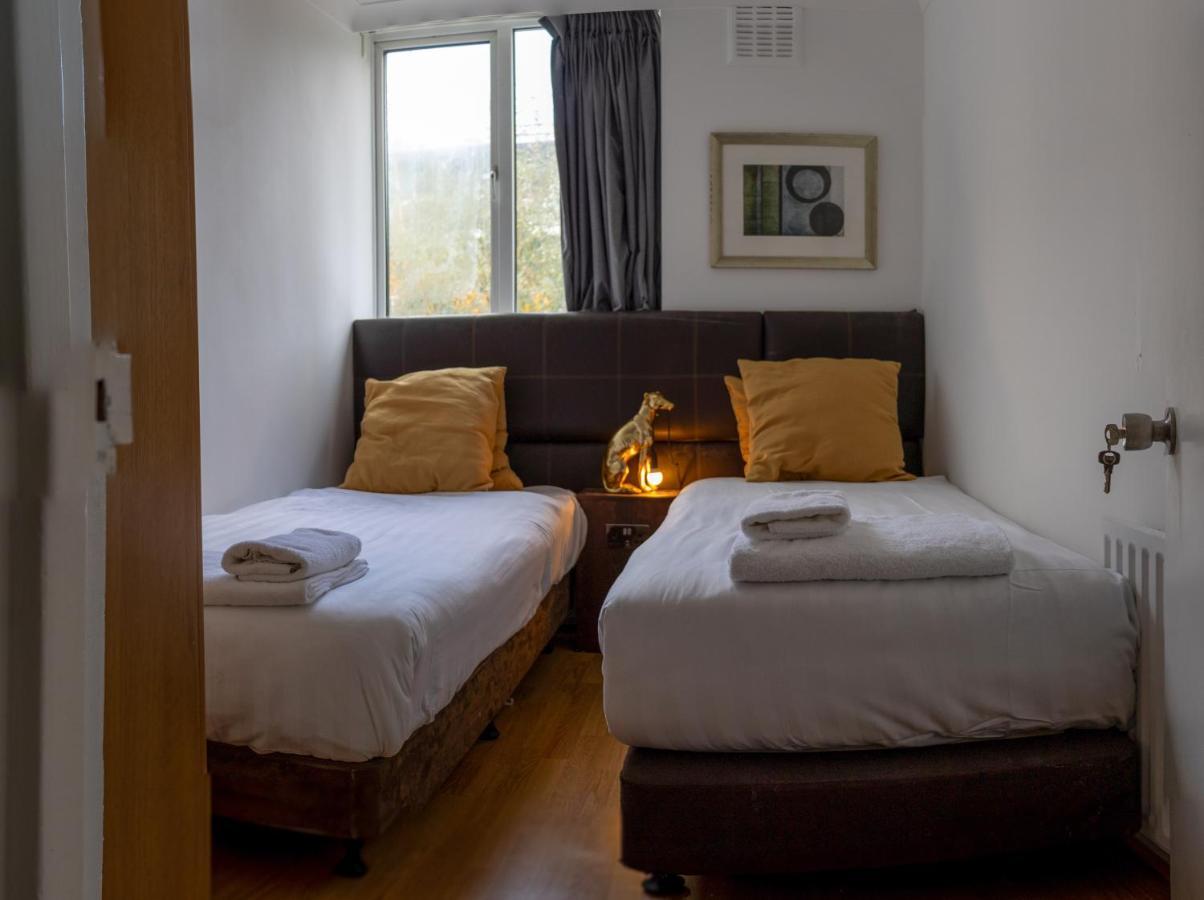 Дом отдыха - 4 Bed - Sleeps 8 - Garden - Pet Friendly